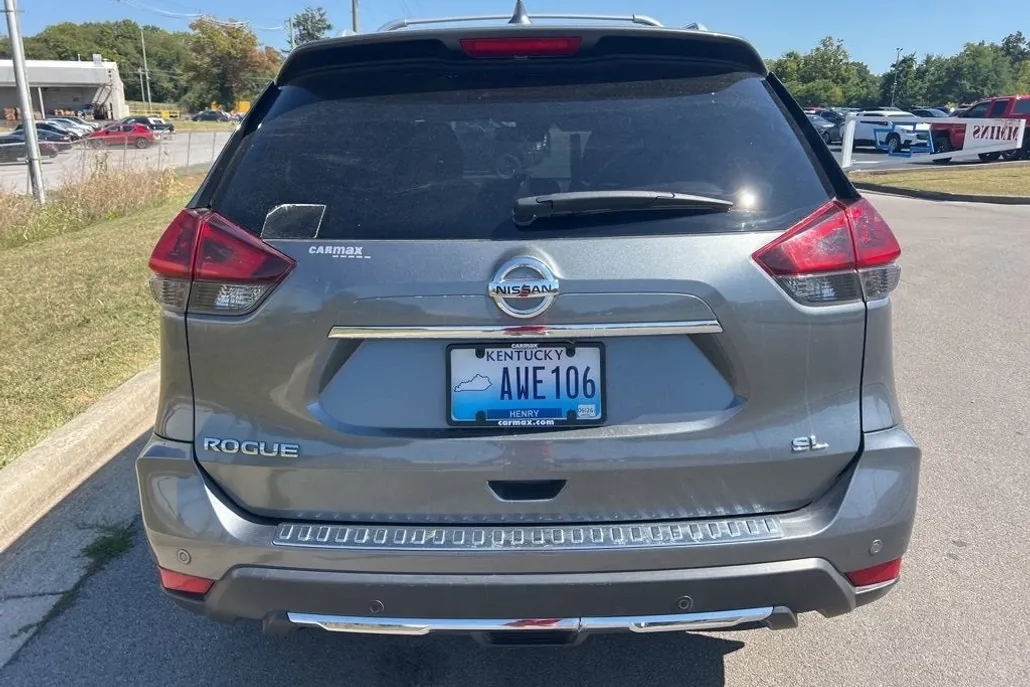 2019 Nissan Rogue SL photo 1