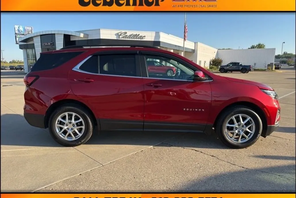 2022 Chevrolet Equinox LT photo 1