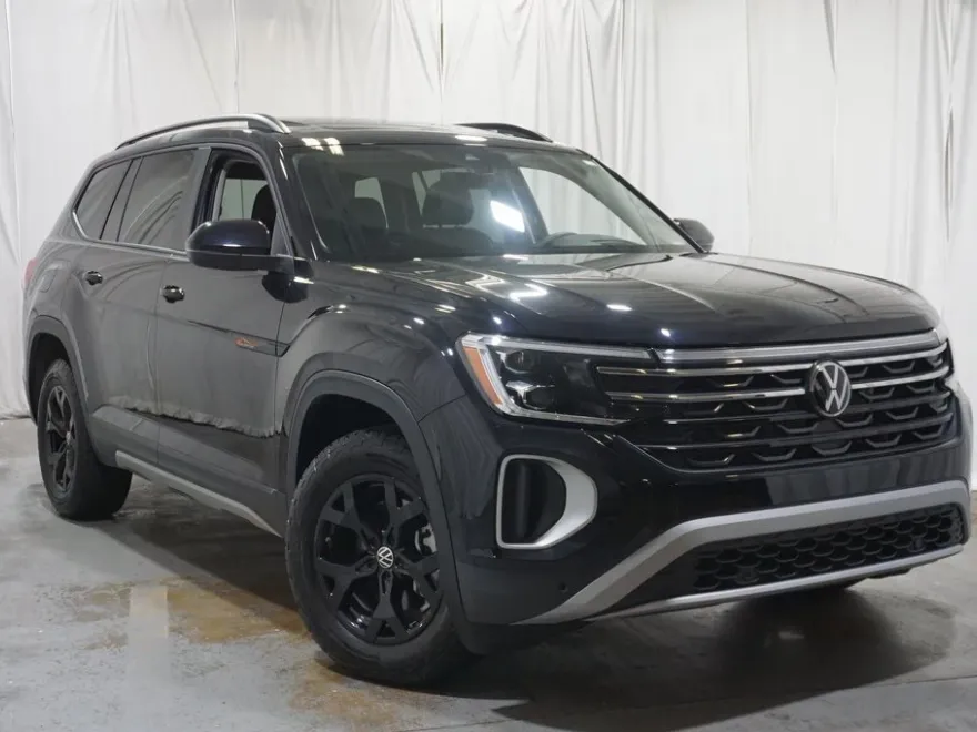 2024 Volkswagen Atlas Peak Edition SEL photo 1