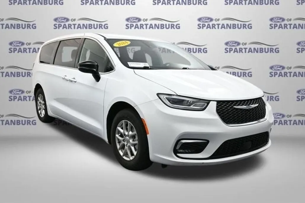 2024 Chrysler Pacifica Touring photo 1