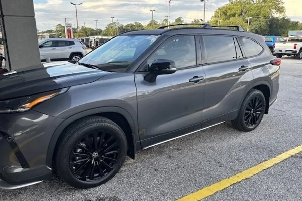 2024 Toyota Highlander XSE photo 1