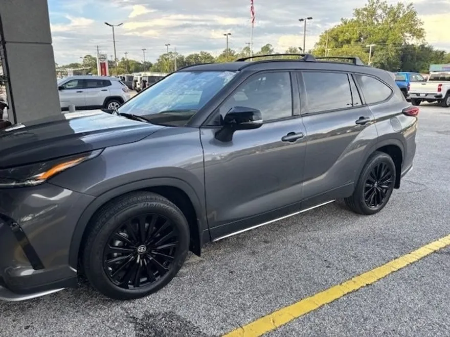 2024 Toyota Highlander XSE photo 1