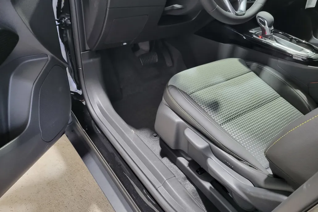 2025 Chevrolet Trax LT photo 1