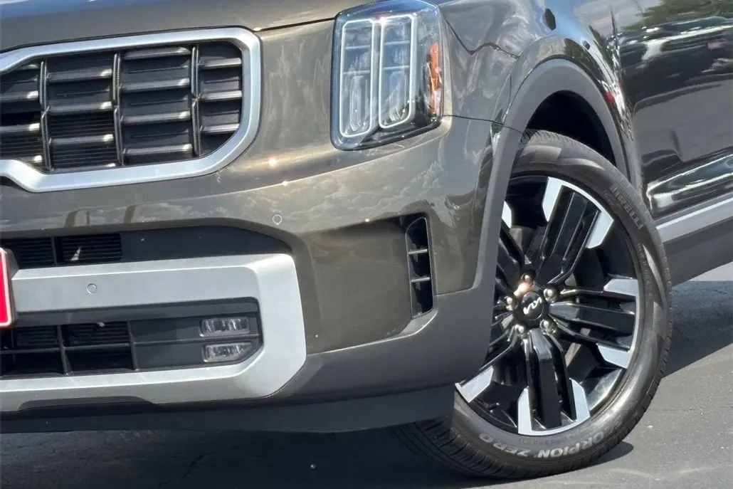 2023 Kia Telluride SX photo 1