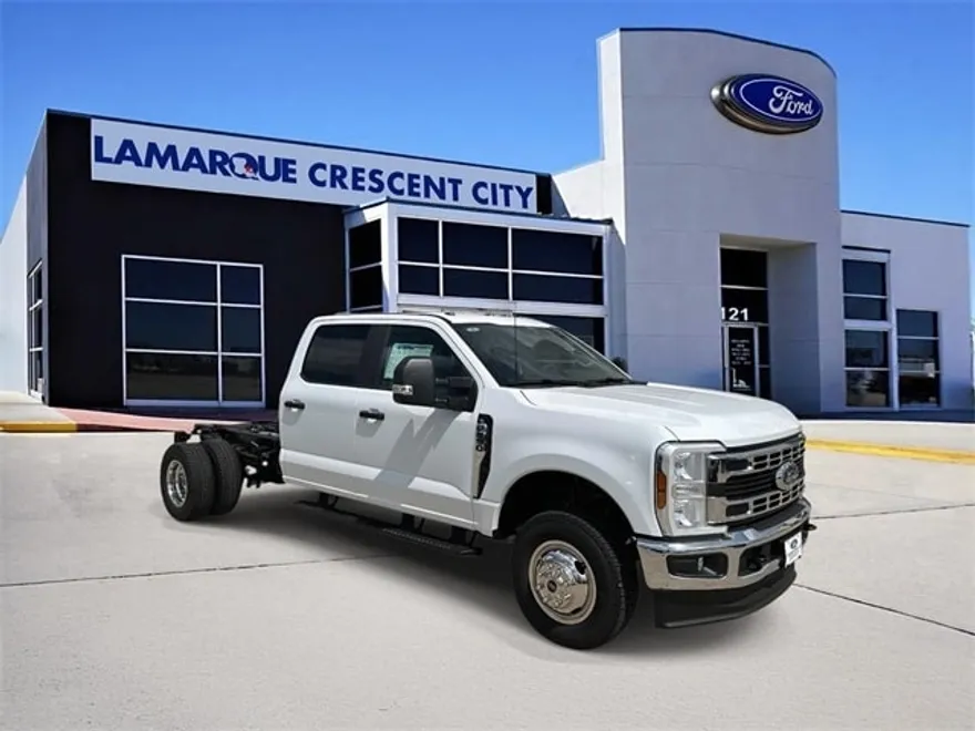 2025 Ford F-350 photo 1