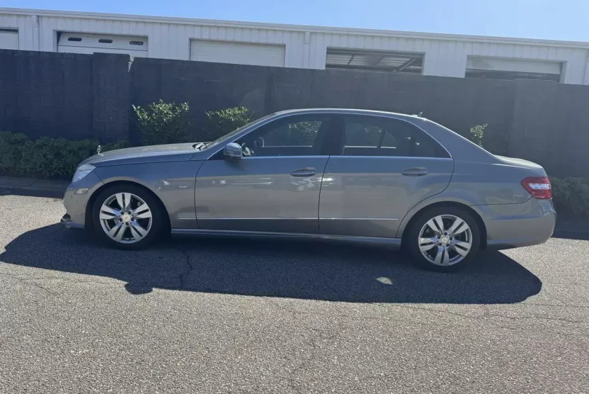 2011 Mercedes Benz E 350 BlueTEC photo 1