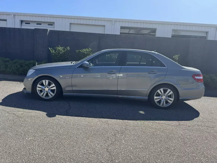 2011 Mercedes Benz E 350 BlueTEC photo 1