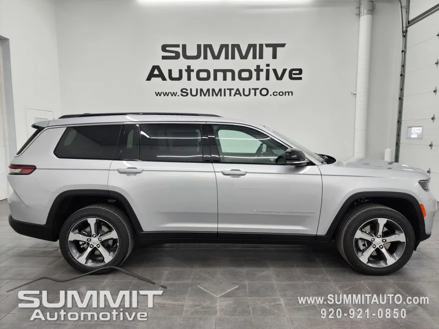 2025 Jeep Grand Cherokee Limited photo 1