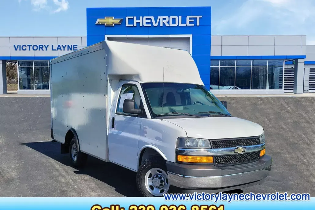 2021 Chevrolet Express Cutaway 3500 Base photo 1
