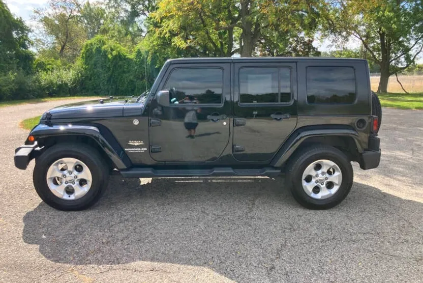 2015 Jeep Wrangler Unlimited Sahara photo 1