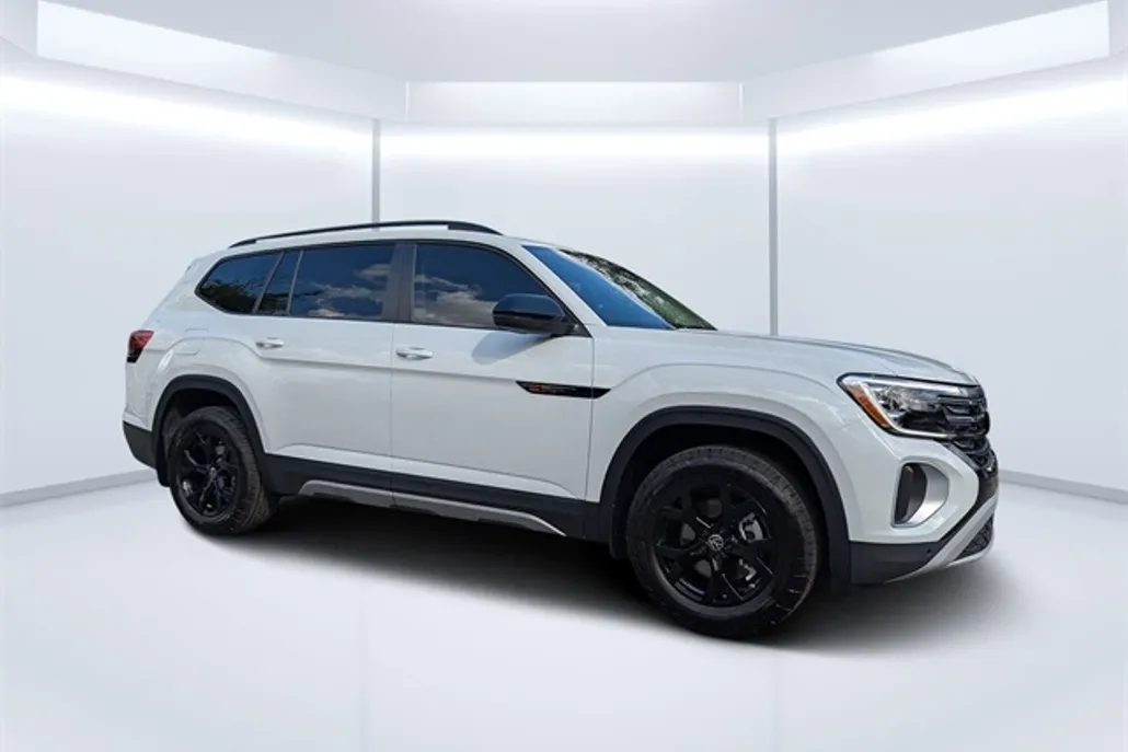 2025 Volkswagen Atlas Peak Edition SE photo 1