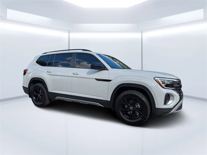 2025 Volkswagen Atlas Peak Edition SE photo 1
