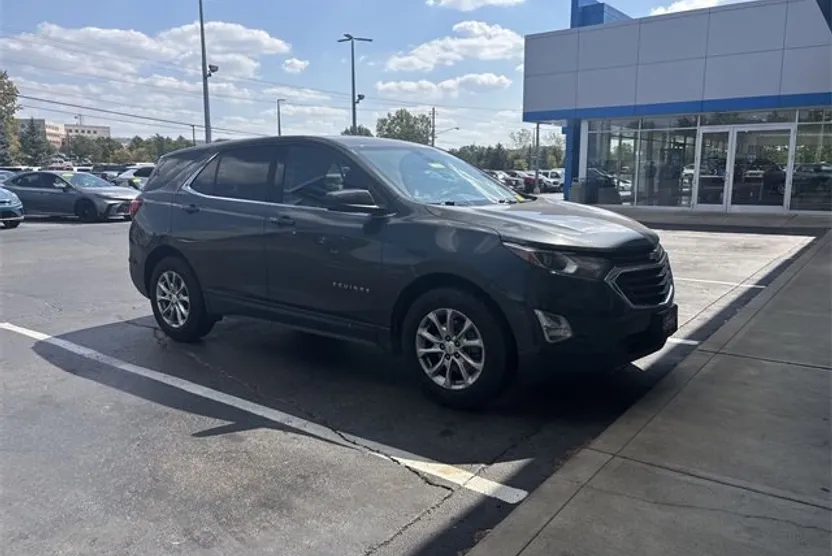 2020 Chevrolet Equinox LT photo 1