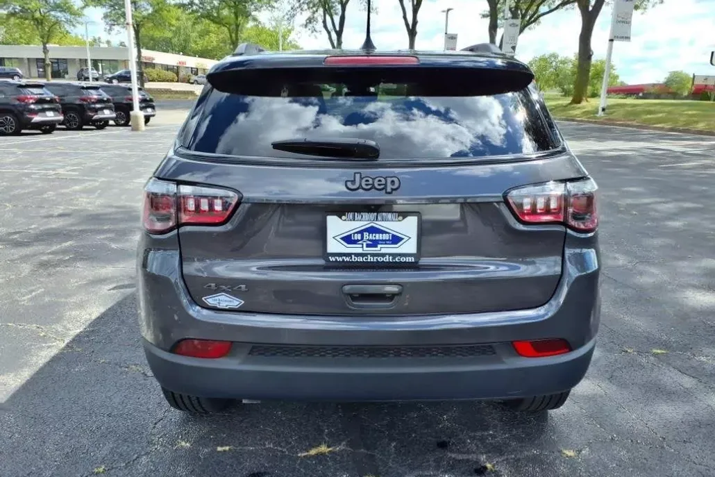 2024 Jeep Compass Latitude photo 1