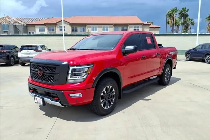 2024 Nissan Titan PRO-4X photo 1