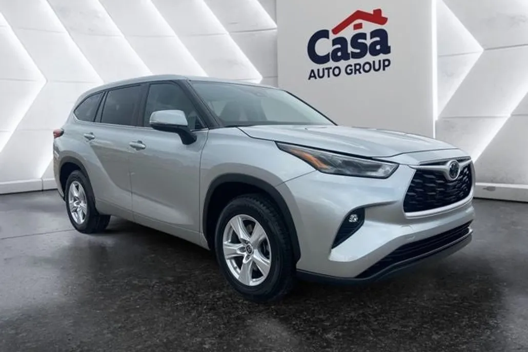 2023 Toyota Highlander L photo 1