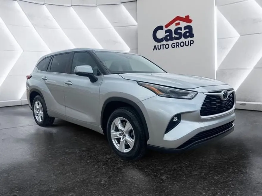 2023 Toyota Highlander L photo 1