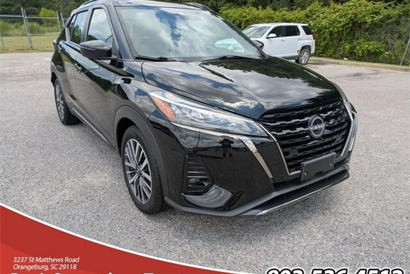 2024 Nissan Kicks SR photo 1