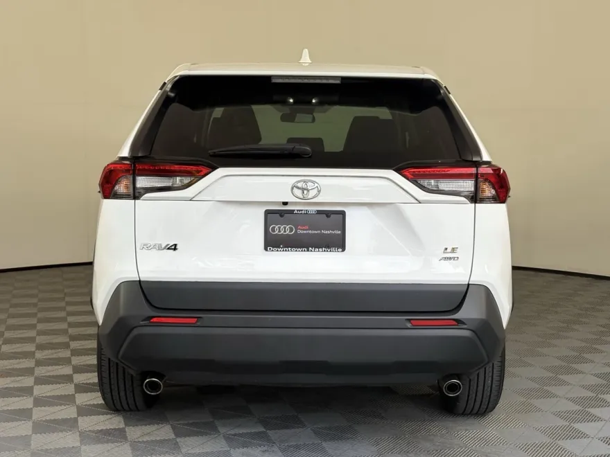 2022 Toyota RAV4 LE photo 1