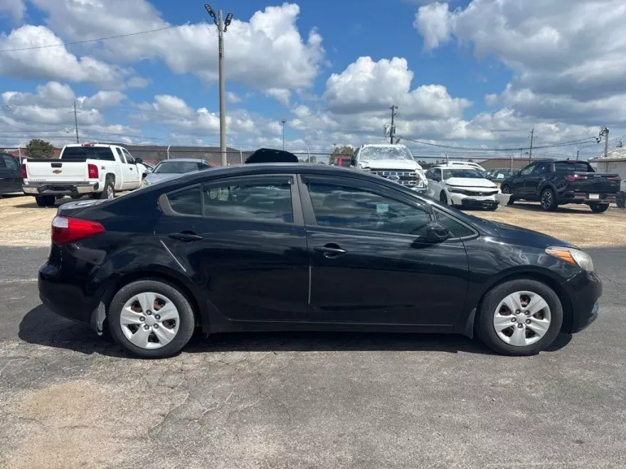 2016 Kia Forte LX photo 1