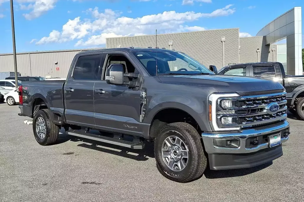 2025 Ford F-250 Lariat photo 1