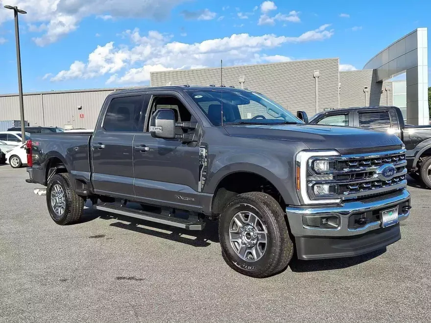 2025 Ford F-250 Lariat photo 1