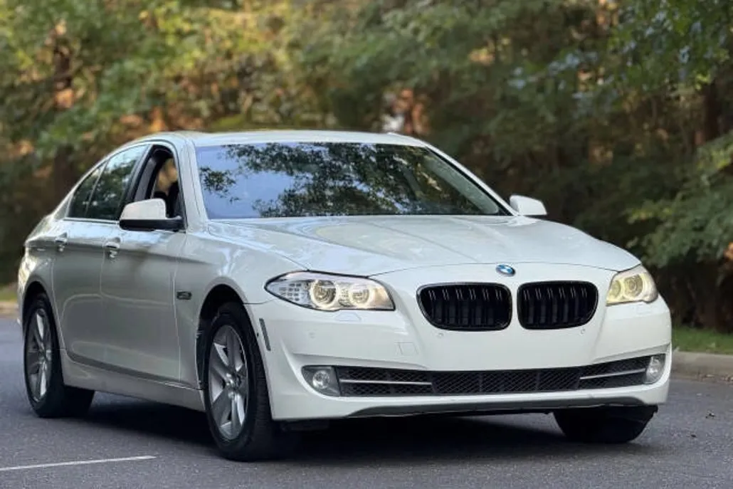2013 Bmw 528xi 5-Series photo 1