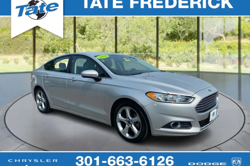 2016 Ford Fusion S photo 1