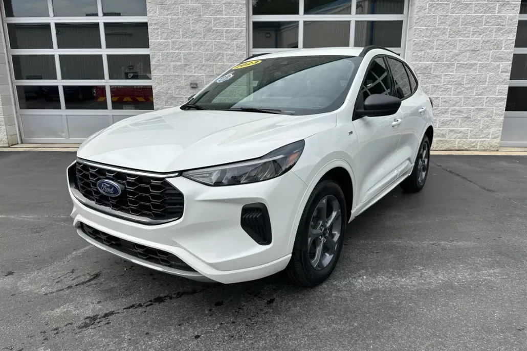 2023 Ford Escape ST-Line photo 1