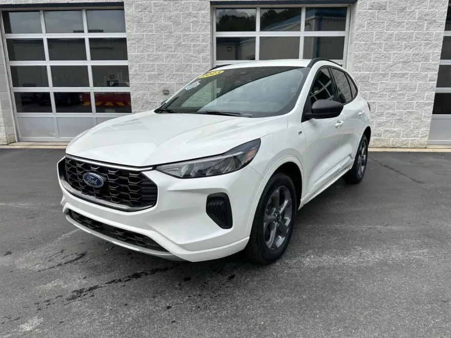 2023 Ford Escape ST-Line photo 1