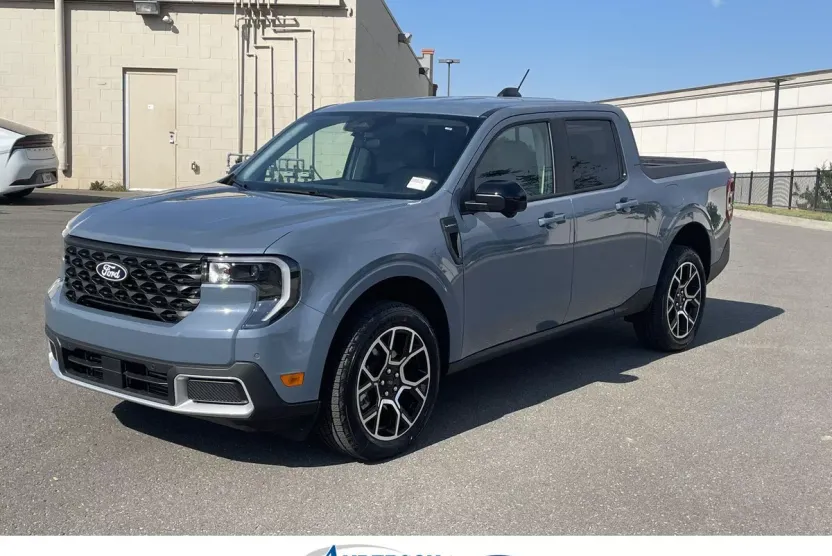 2025 Ford Maverick Lariat photo 1