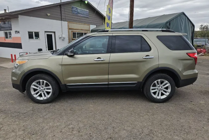 2013 Ford Explorer XLT photo 1