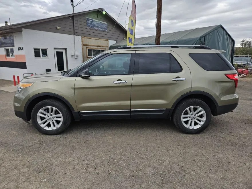 2013 Ford Explorer XLT photo 1