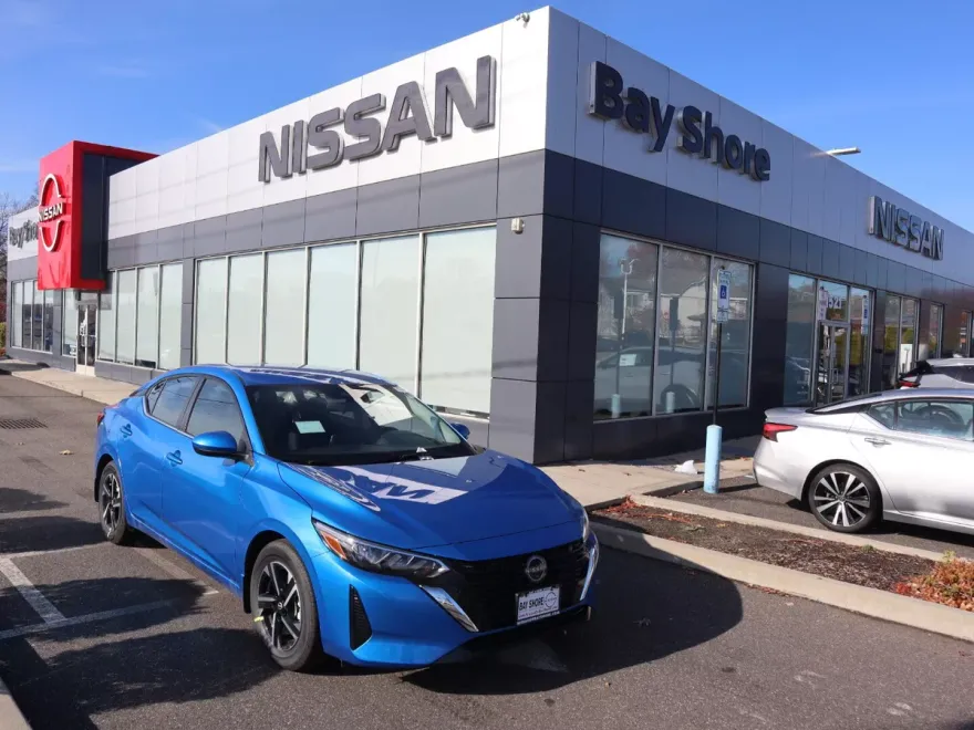 2025 Nissan Sentra SV photo 1