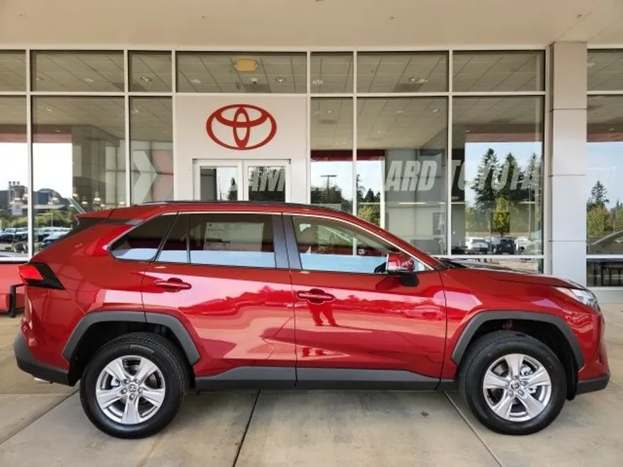 2025 Toyota RAV4 XLE photo 1