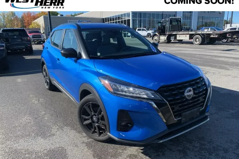 2023 Nissan Kicks SR photo 1