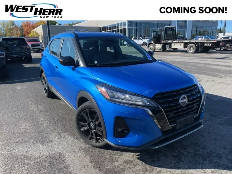 2023 Nissan Kicks SR photo 1