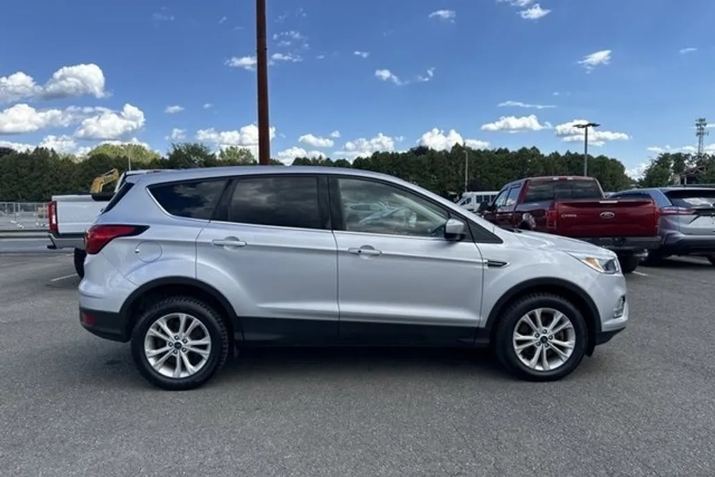 2019 Ford Escape SE photo 1