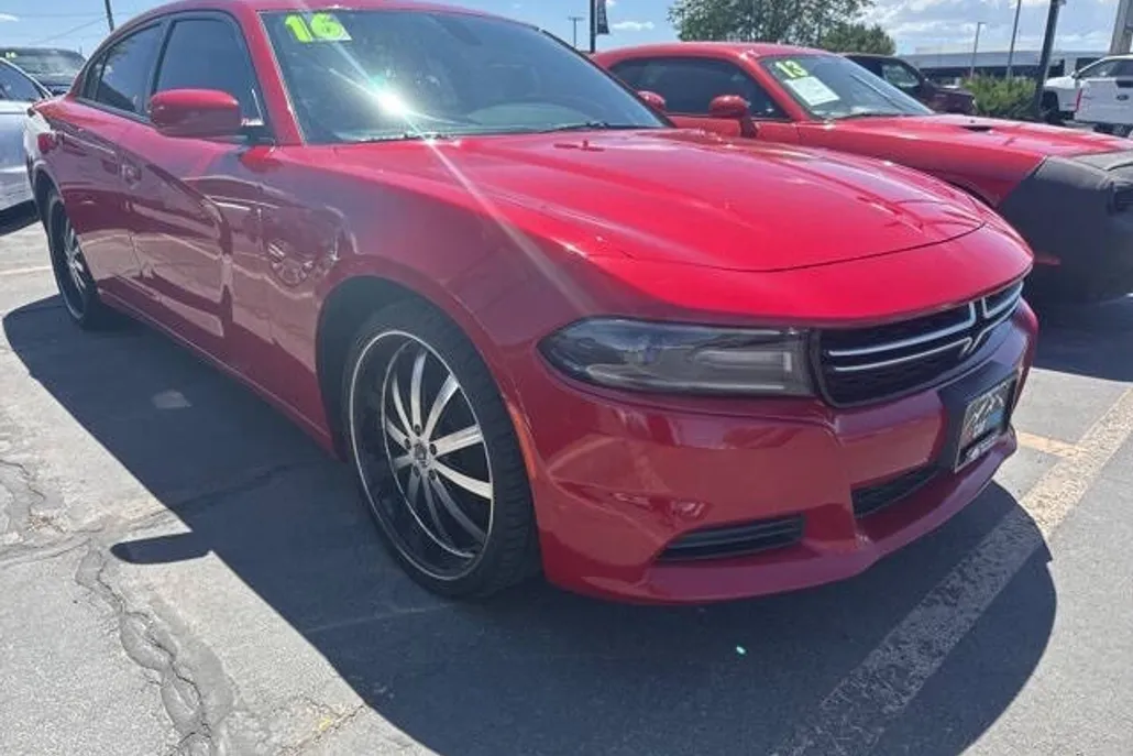 2016 Dodge Charger SE photo 1