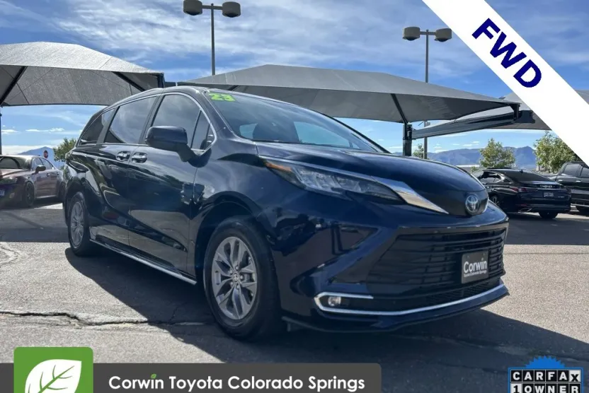 2023 Toyota Sienna XLE photo 1