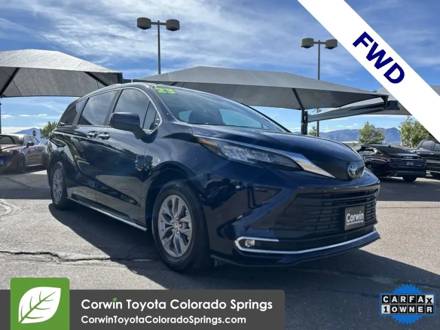 2023 Toyota Sienna XLE photo 1