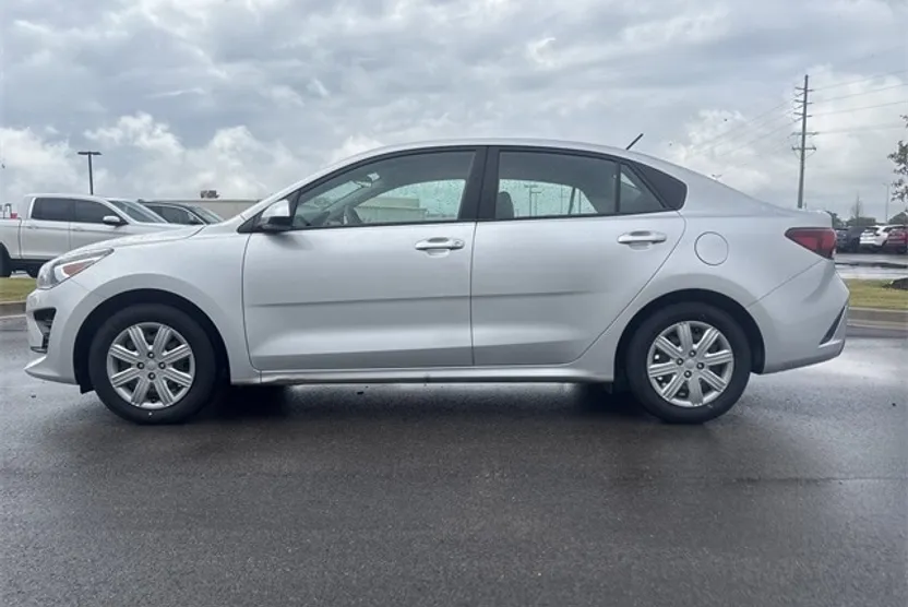 2023 Kia Rio S photo 1