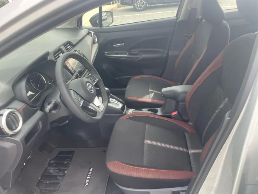 2025 Nissan Versa SR photo 3