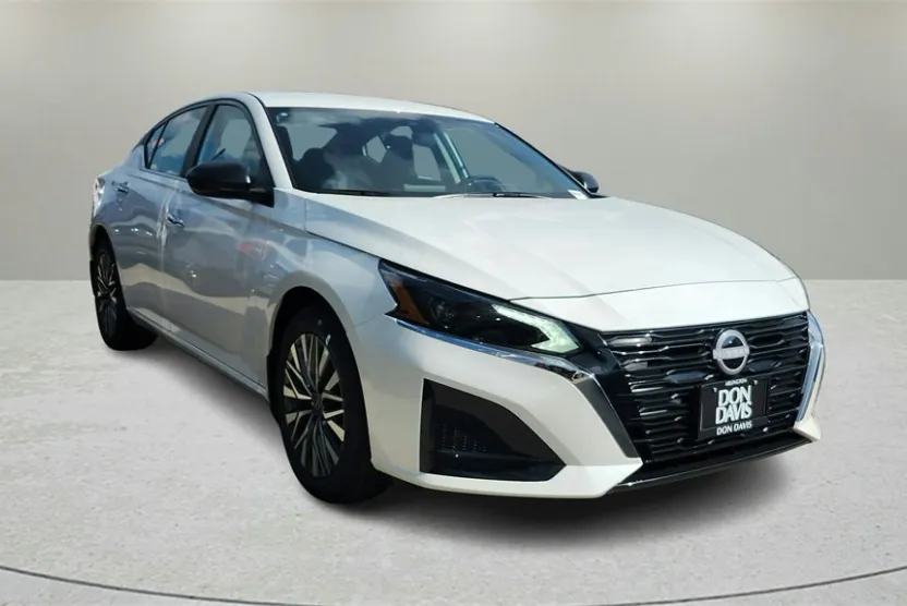 2025 Nissan Altima SV photo 1