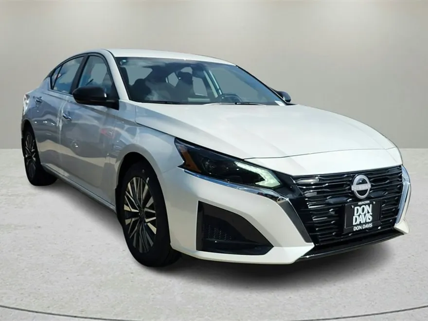 2025 Nissan Altima SV photo 1