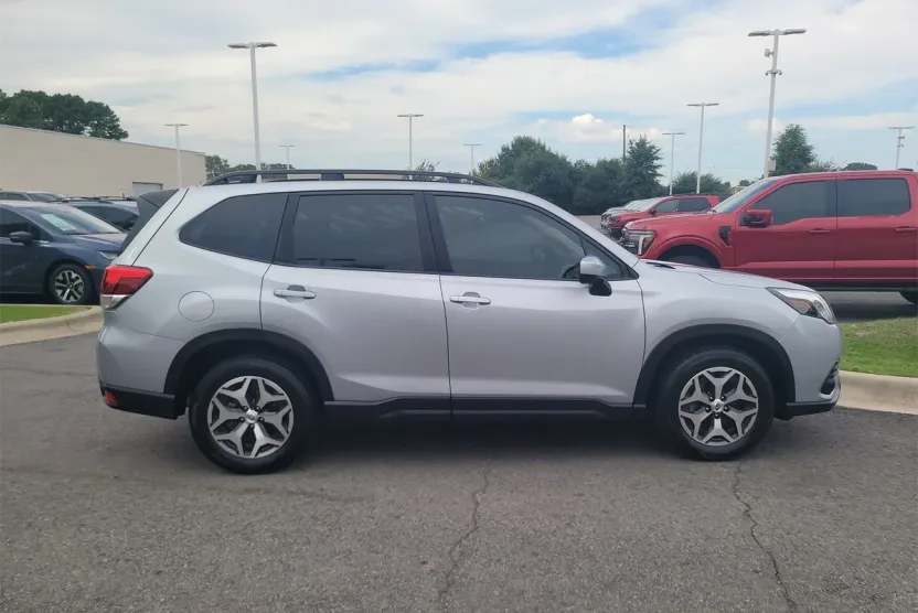 2024 Subaru Forester Premium Base photo 1