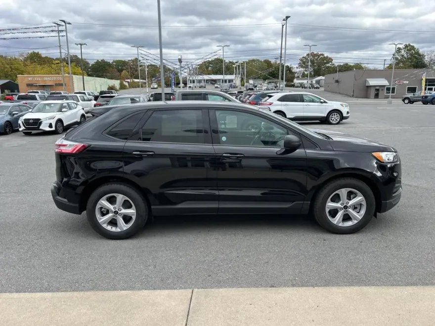 2024 Ford Edge SE photo 1