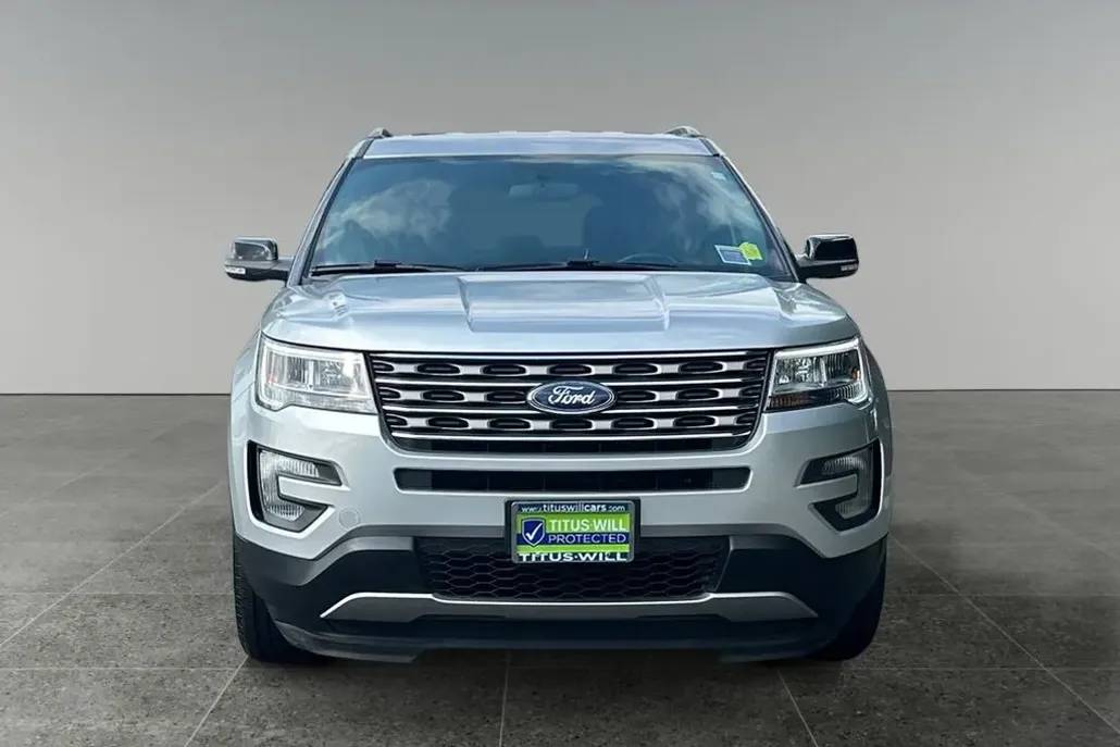 2017 Ford Explorer XLT photo 1