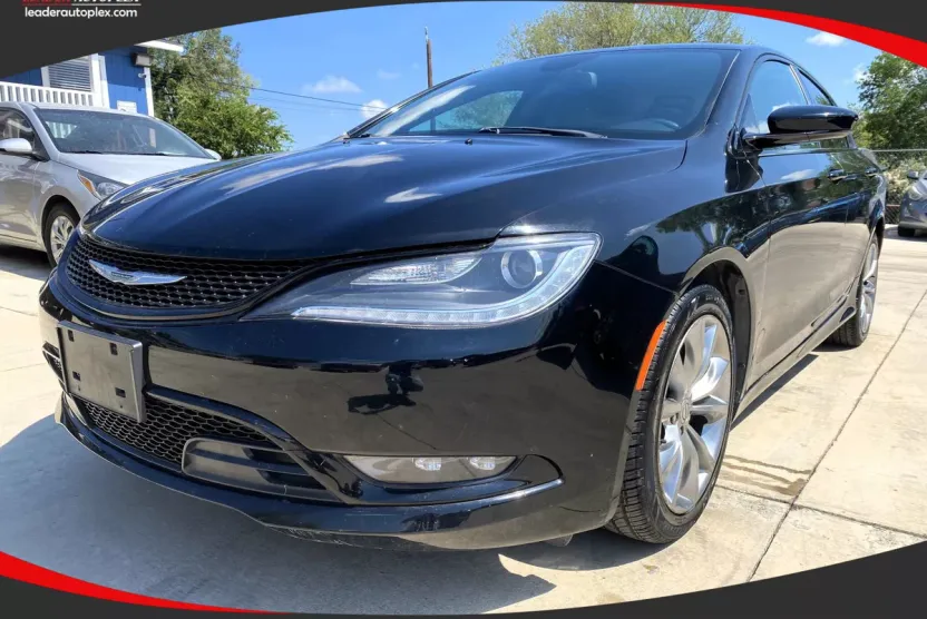 2015 Chrysler 200 photo 1