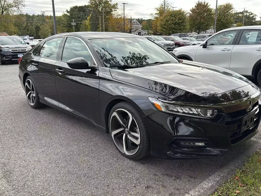 2018 Honda Accord Sport 2.0T photo 1